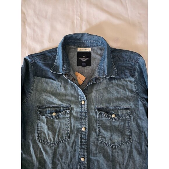 American Eagle Outfitters Boyfriend Fit Button Front Denim Shirt Size Small NWT - Picture 6 of 16